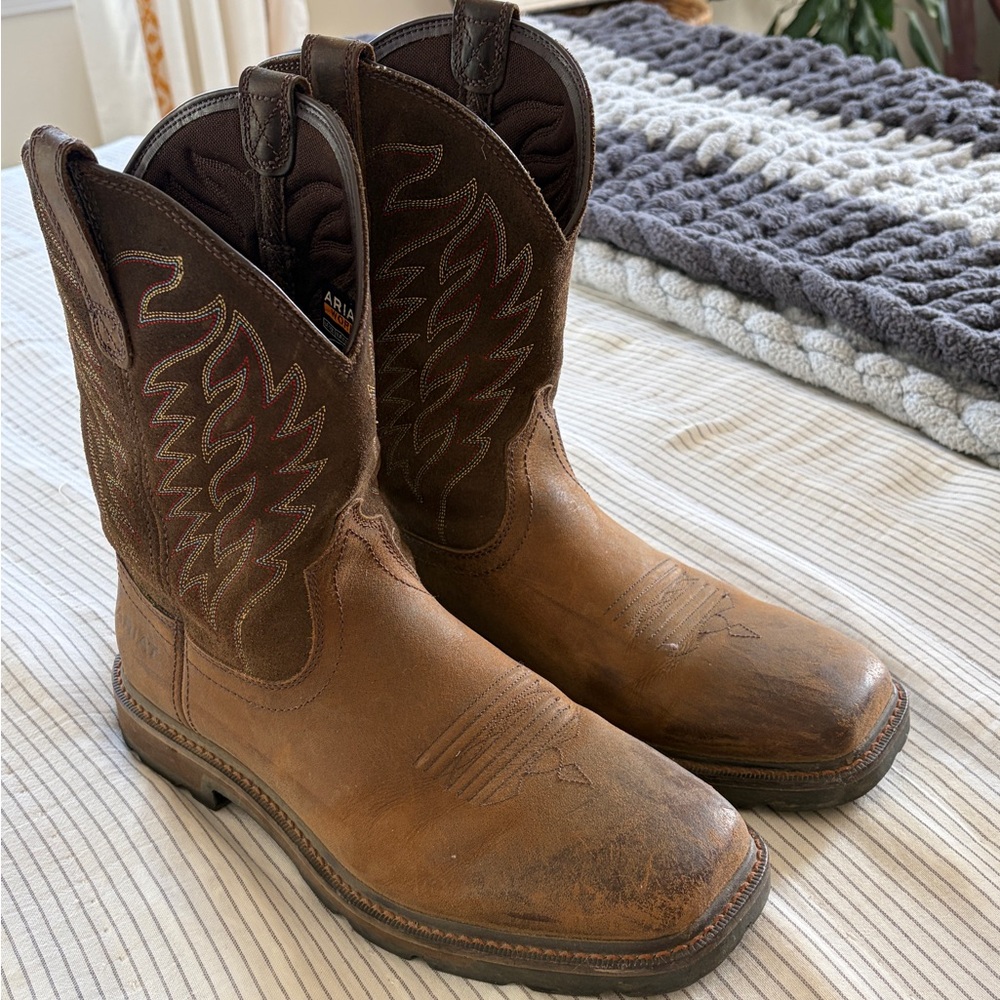Ariat Tan Western Boots with Stitching